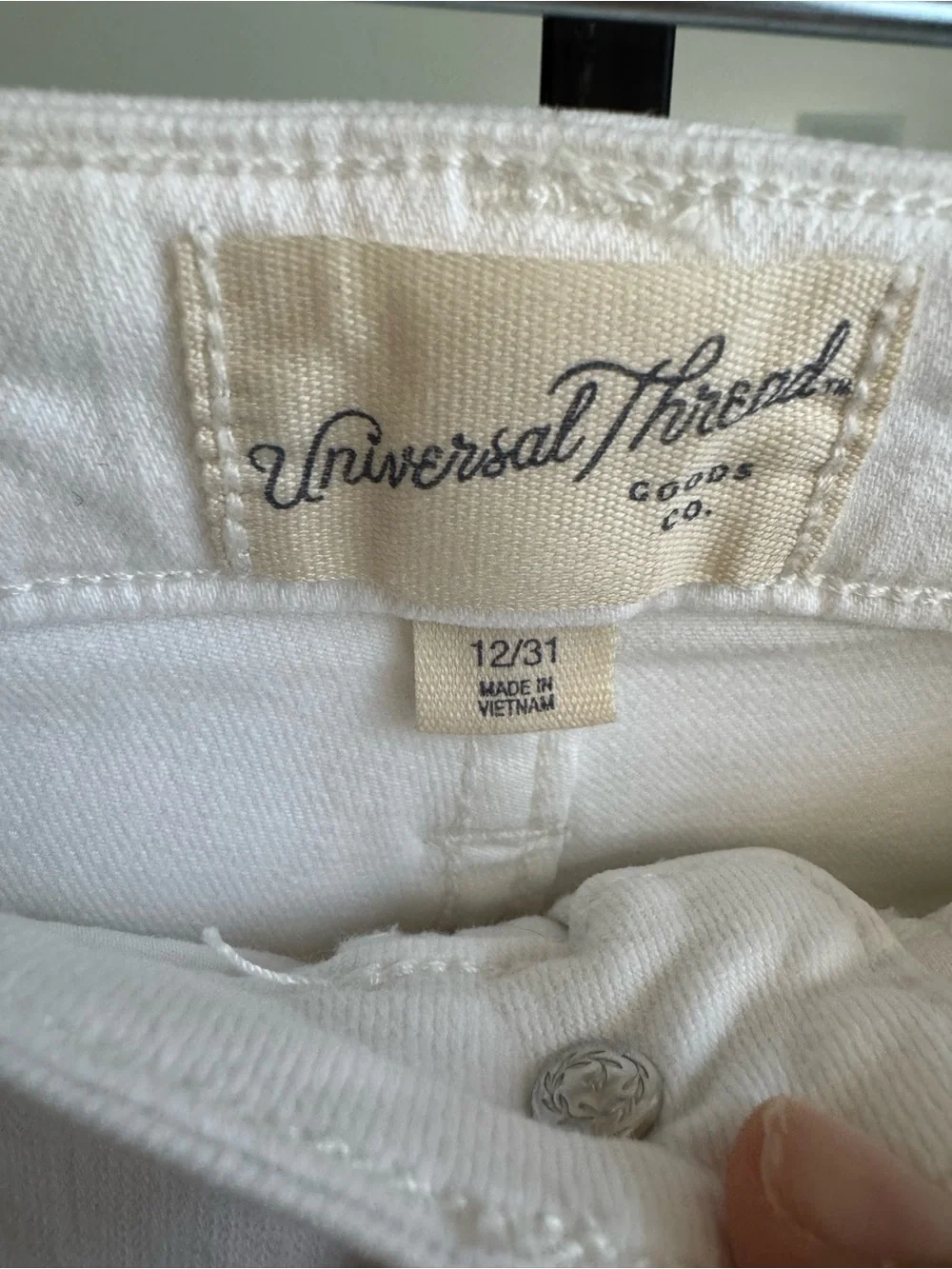 Universal Thread Sz 12/31 Women’s Jeans - Picture 5 of 8